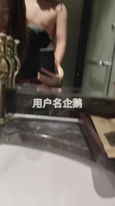 骚货露脸，喜欢对着镜子玩